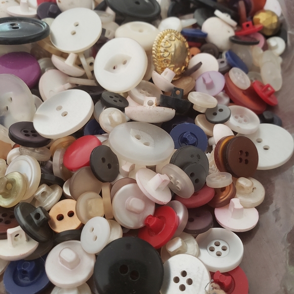 Large Lot of Vintage Buttons - Picture 2 of 5
